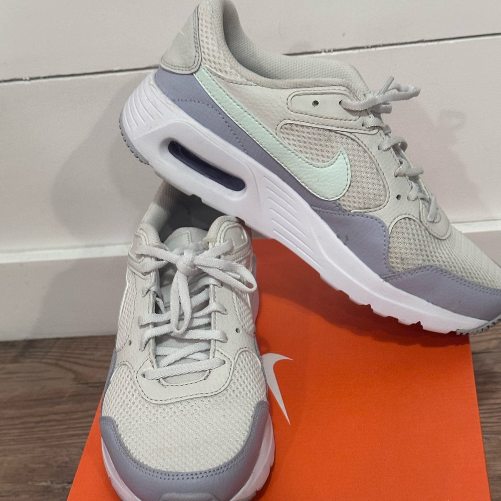Nikes Womens White